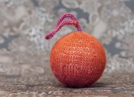 Boule de noël 8cm tricoter marron et orange pailleté (fait main)
