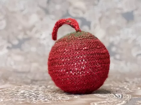 Boule de noël 8cm tricoter rouge pailleté (fait main)
